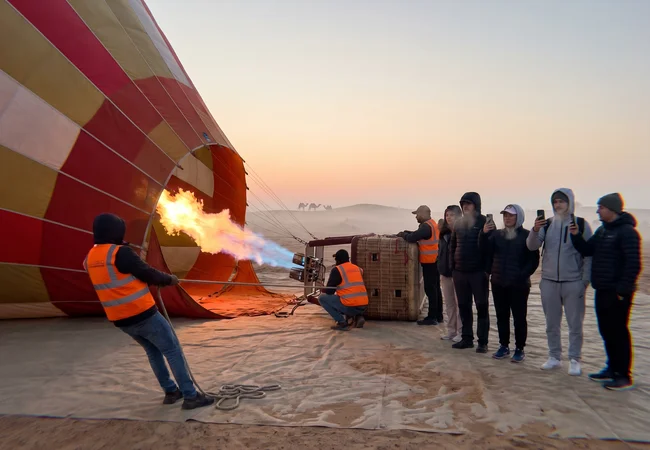 Heißluftballon Dubai Sonnenaufgangs-Wüstenflüge Kombipaket mit Dubai-Wüstenaktivitäten - Wüstenbuggy-Vermietung Dubai